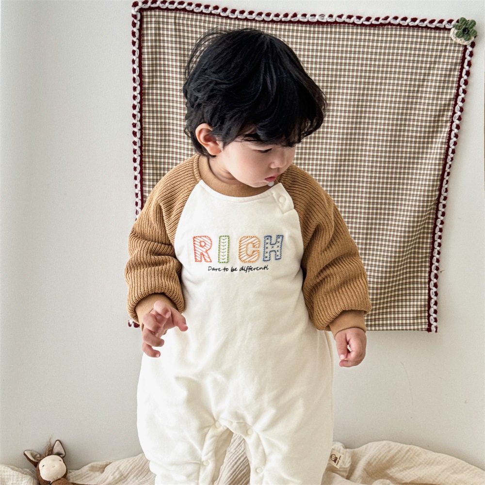 Versión coreana del bebé que sale en otoño e invierno mono recién nacido color de contraste más mameluco de terciopelo-0,2 años de edad bebé traje de escalada de finales de otoño