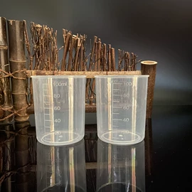 塑料瓶、壶;量筒、量杯;化妆品包装