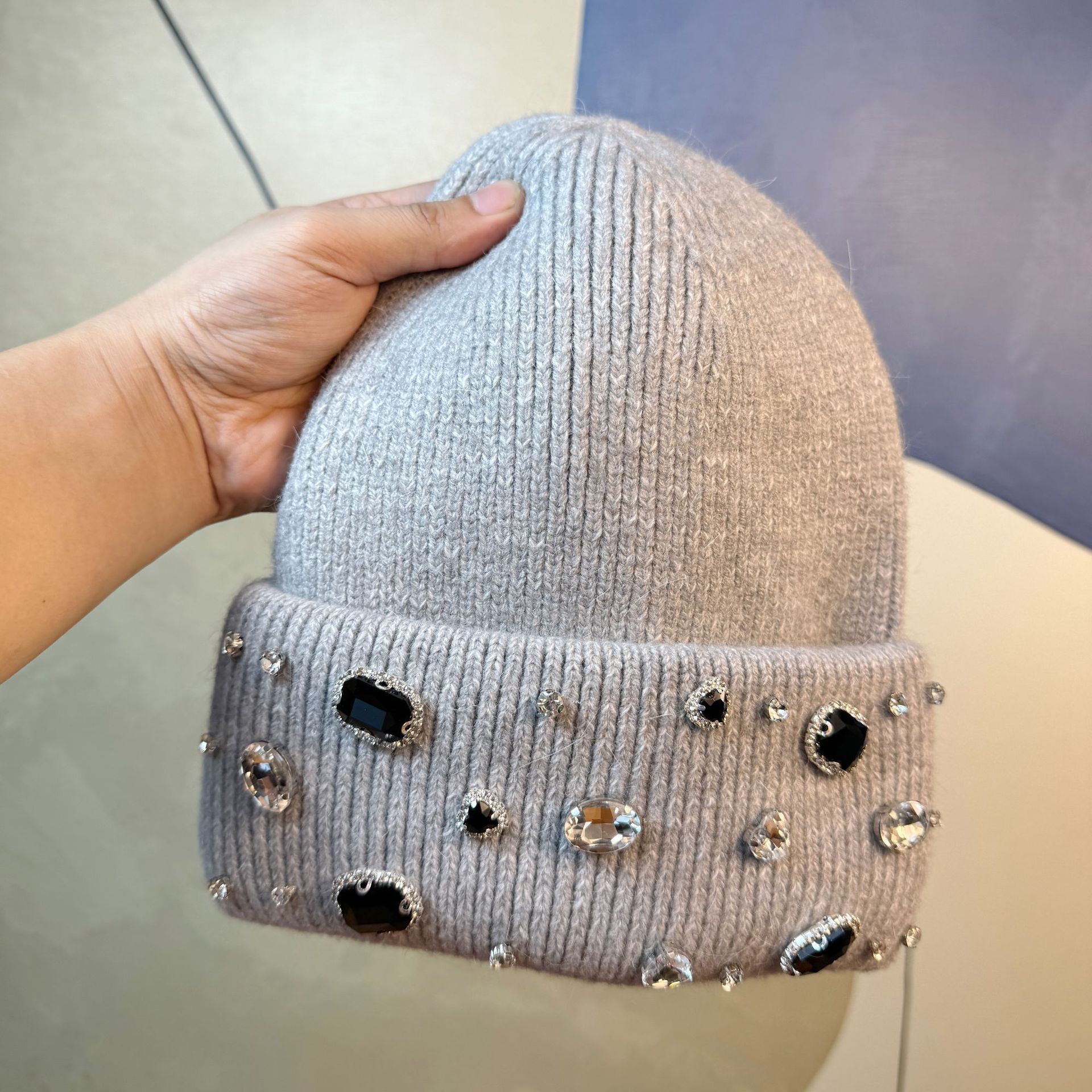Damen Herbst- und Winter-Strickmütze aus Kaninchenhaar Warme Dicke Beanie-Mütze Modische Strass-Verzierte Einfarbige Lässige Strickmütze – Detail 9