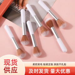 新商品の小さい奥丁の頬紅は柔らかい繊維の毛をこすります。