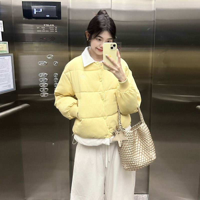 Corea del Sur en invierno de 2025 nuevo tipo de ropa de algodón de pluma de mujer pequeña corta engrosada calentamiento falso de dos piezas chaqueta de algodón image 4