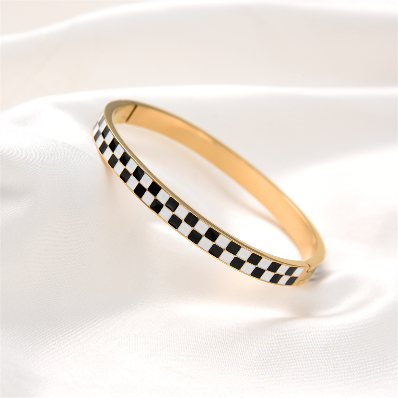 Simple Style Checkered Stainless Steel Bangle In Bulk display picture 5