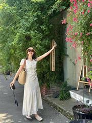 垣根とか柔らかい曲のフランス式の優雅なジャカードのひものワンピースの女性の気質のお茶の休みのスカートの優しいストラップの長いスカート