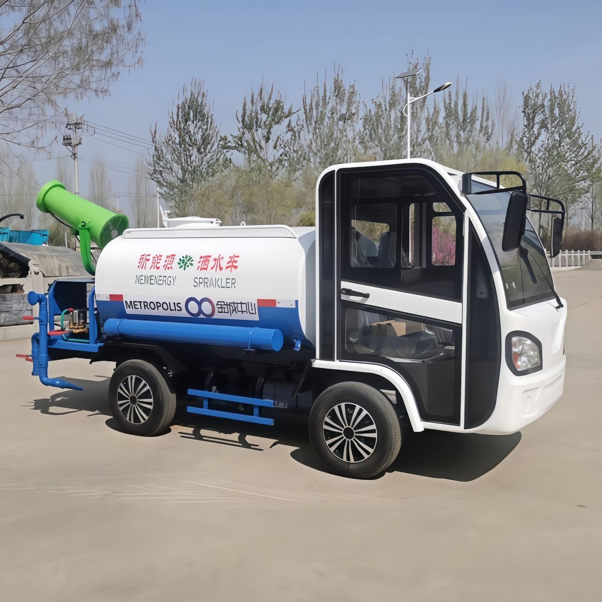 Small Sprinkler Truck Ready for Delivery Without Registration, Suitable for Garden, Community and Construction Site, Multi-Functional Sprinkler and Dust Reduction