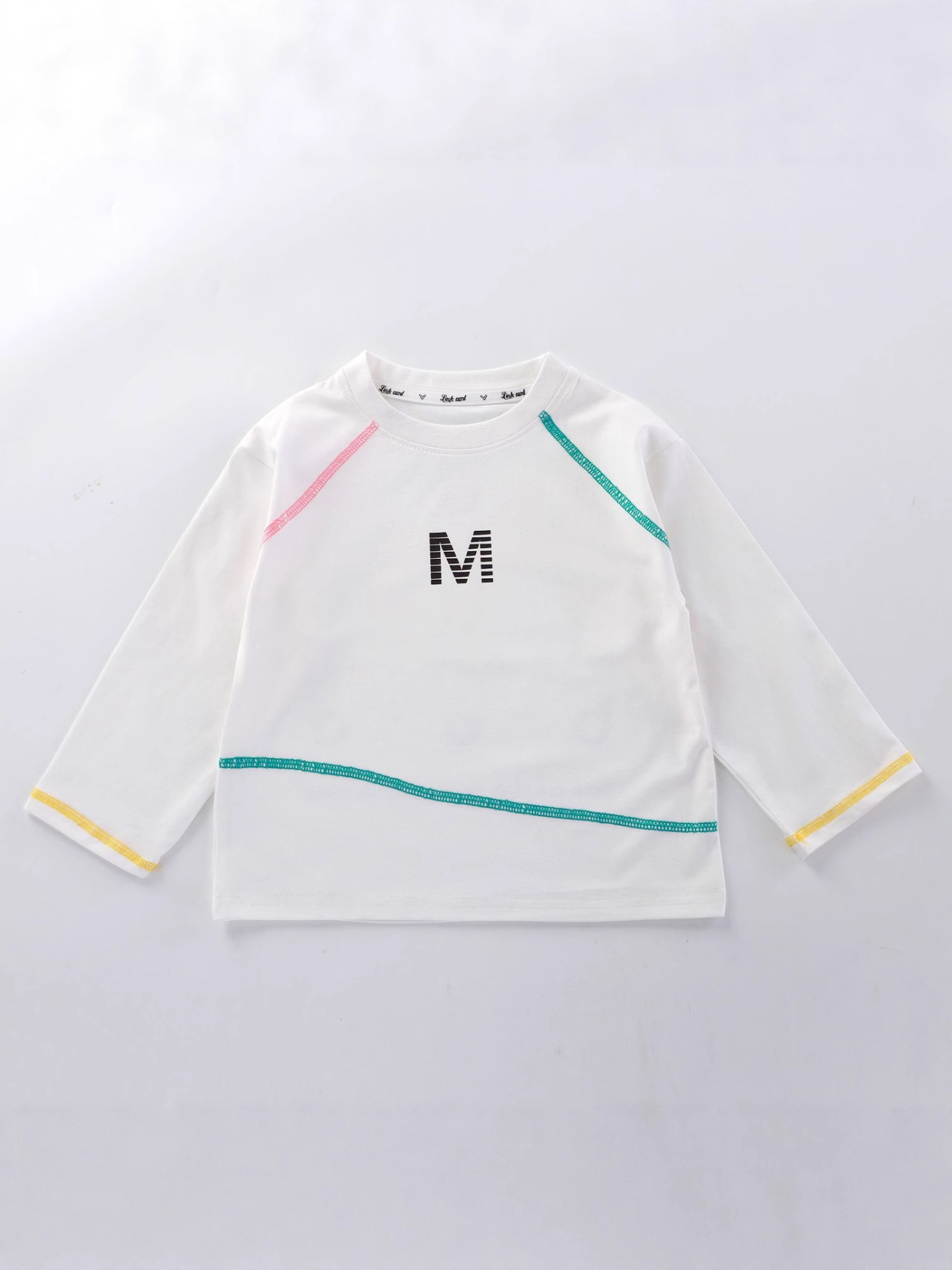 Camiseta de manga larga para niños con un nuevo tipo de camiseta de base de algodón lycra para niños suelta de primavera y otoño