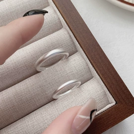 项链;戒指;耳钉