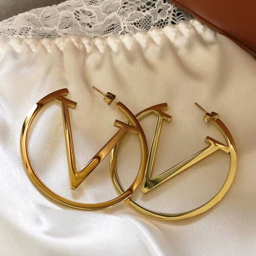 European and American fashionable simple letter hollow earrings personalized high-end design titanium steel color-preserving earrings