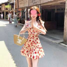 法式度假风红色小飞袖碎花连衣裙女夏季小个子收腰显瘦沙滩短裙子