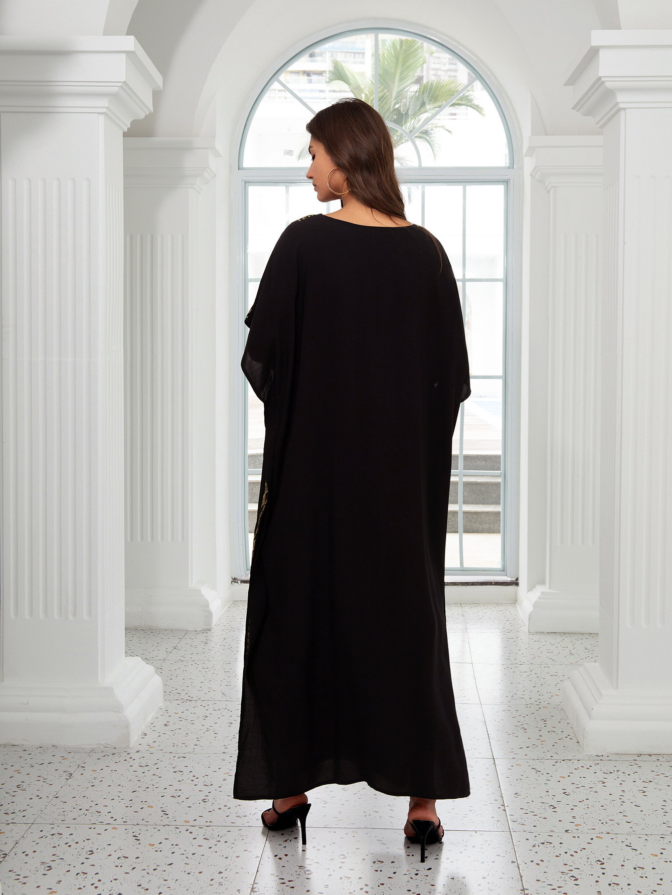 ​​"Strandüberwurf aus bestickter Baumwolle im Bohemian-Stil – fließendes langes Kleid mit Sonnenschutz, lockerer Bikini-Bademantel für Damen, handgefertigte Resort-Kleidung"​​_voghion.com
