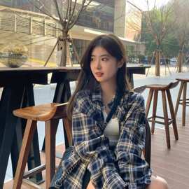 春秋季宽松格子衬衫女薄慵懒风复古秋装长袖衬衣开衫外套上衣批发