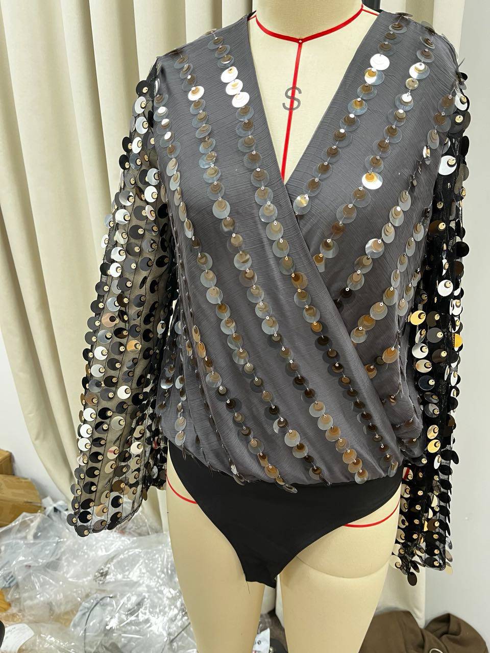 Real-color sólido V-collar sexy chica caliente viento manga larga sequilla decoración 2026 nuevo estilo europeo y americano transfronterizo image 7