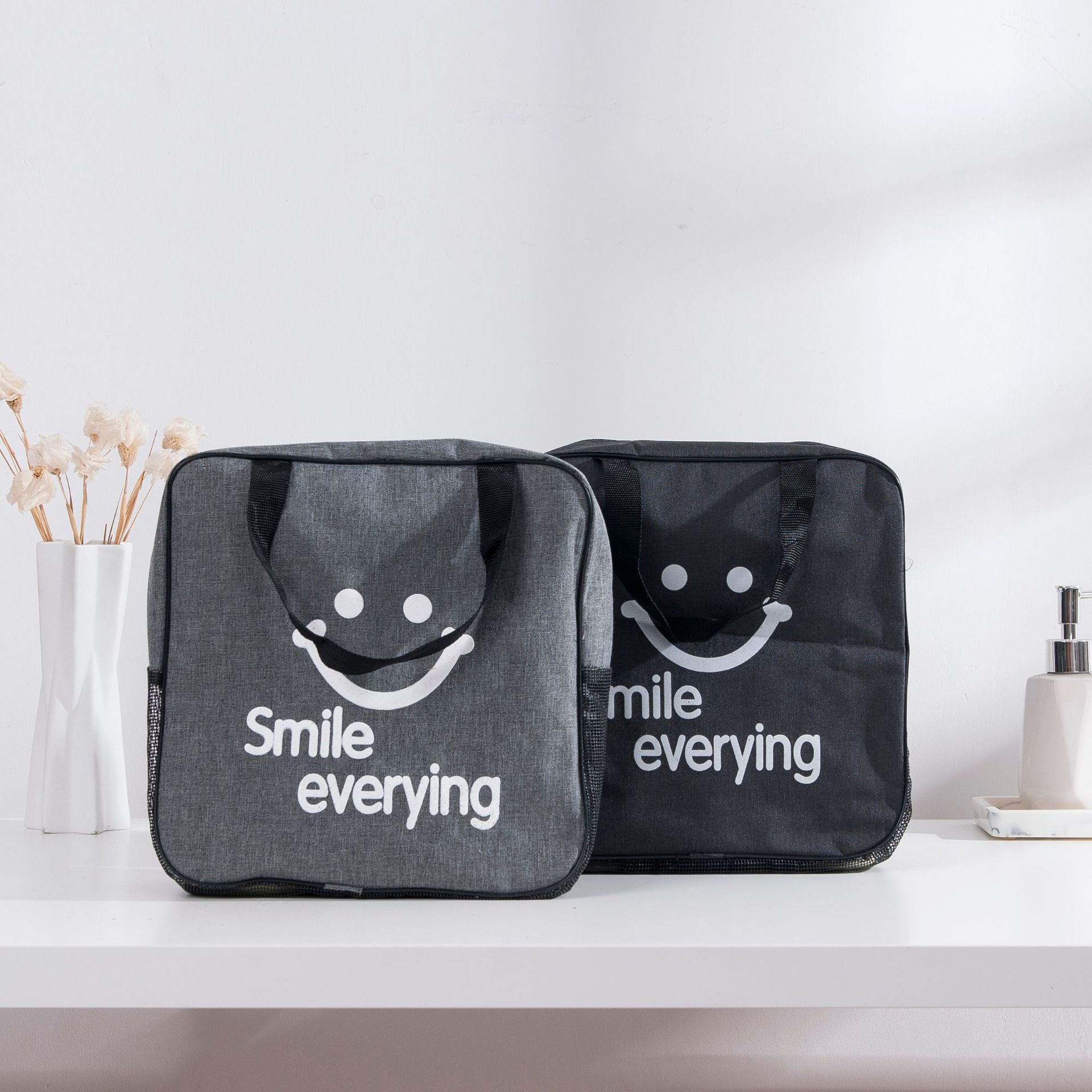 2022 moda simple bolsa de lavado de almacenamiento portátil de gran capacidad baño bolsa de cosméticos suministro directo de fábrica