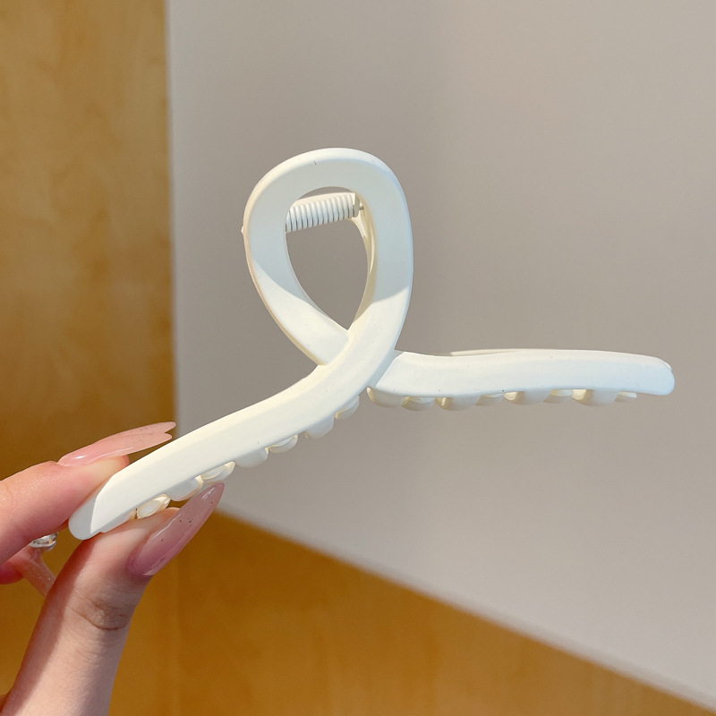 Otoño y invierno simple café de leche tiburón clip de cabello más agarrar clip de alta sensación detrás de la cabeza cabello adorno de cabello coreano agarrar cabello universal