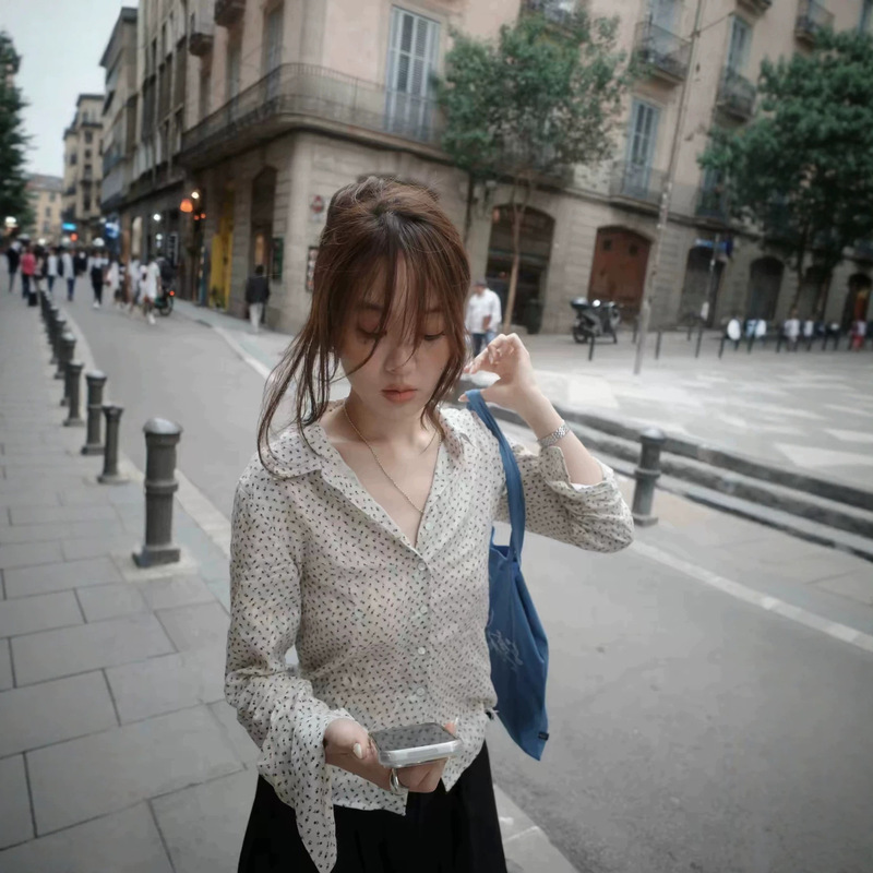 Now available: fle*ta floral shirt, Korean designer women's clothing, collared, versatile, slimming, slim-fit, casual Korean-style jacket Now available: fle*ta floral shirt, Korean designer women's clothing, collared, versatile, slimming, slim-fit, casual Korean-style jacket