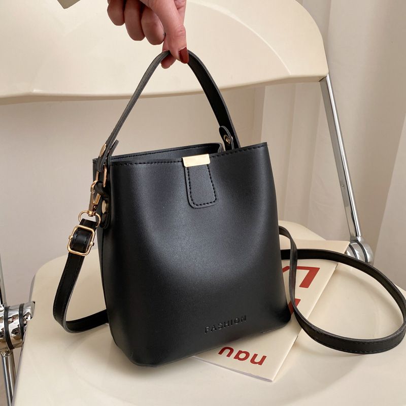 Fashionable Small Fresh Summer Small Bag Women's Bag 2022 New Fashionable Western Style Popular Popular Portable Crossbody Bucket Bag