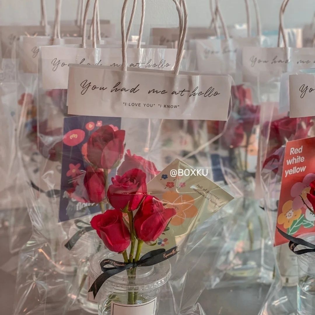 Taza de flores de paquete único Día del Maestro Festival Qixi bolsa de flores transparente portátil hecha a mano conjunto completo de bolsas de regalo de mercado nocturno