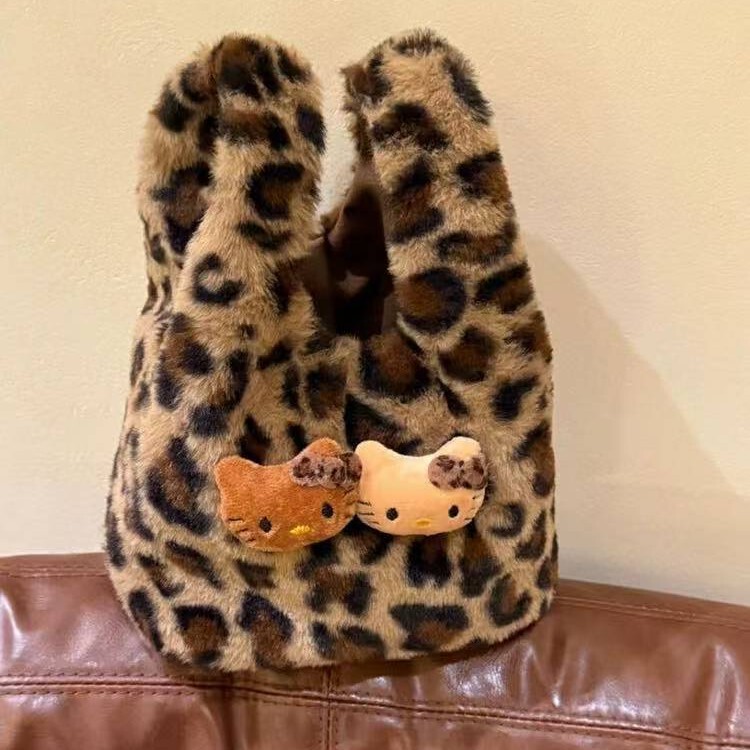 Cartoon Kt Cute Handbag for Women 2025 New Style Ins Texture Fluffy Hand-Held Wrist Bag Versatile Furry Bag Cartoon Kt Cute Handbag for Women 2025 New Style Ins Texture Fluffy Hand-Held Wrist Bag Versatile Furry Bag