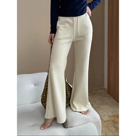 女式针织衫;女式T恤;女式牛仔裤