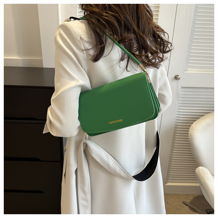 Texture simple et à la mode petit sac carré 2024 nouveau sac à bandoulière polyvalent de banlieue version coréenne sac à aisselles design de niche à la mode_voghion.com