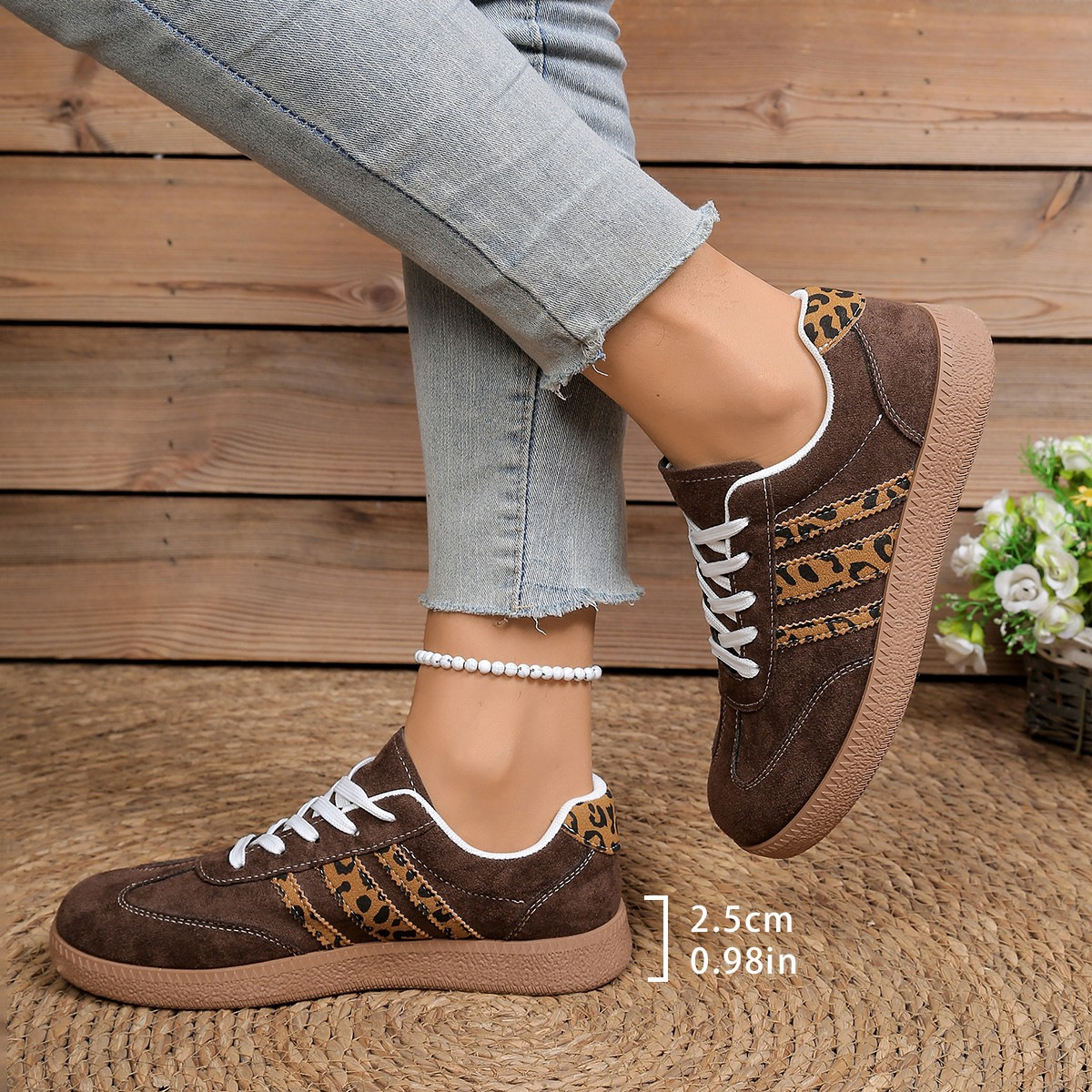 Comercio exterior transfronterizo retro zapatos de entrenamiento de mujeres nuevos lazos de cabeza redonda de color leopardo estampado zapatos casuales de skate plano grande por mayor