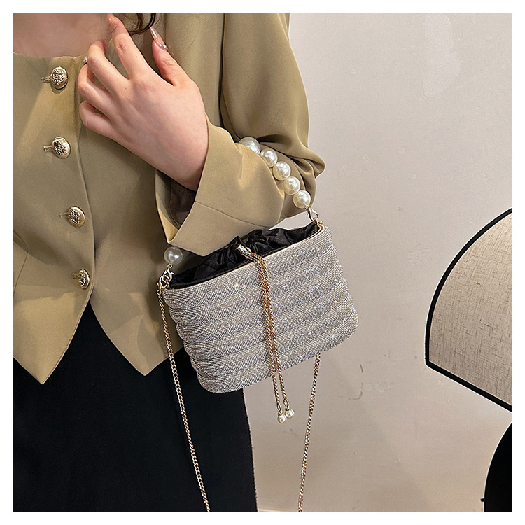 Bolso de lujo con cadena de diamantes y ondas, diseño francés, con diseño de cubo estúpido, brillante, con perlas de hadas y agua_voghion.com