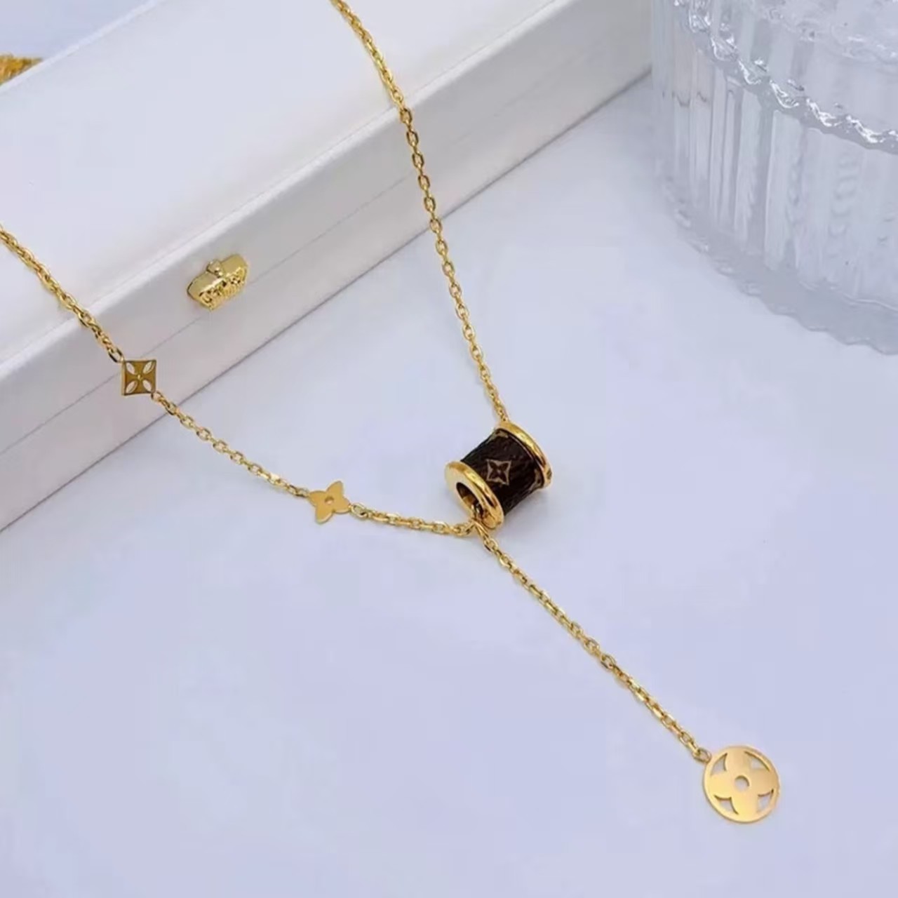 不掉色钛钢欧美跨境老花皮小蛮腰四叶草流苏项链百搭高级感锁骨链