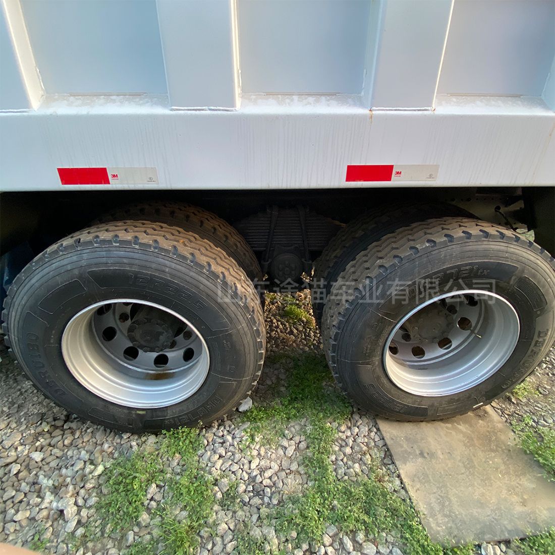 Haohan J5G Eight-Wheel Dump Truck for Construction Site Waste Transport, Diesel-Powered Dump Truck for Earthmoving, Manufacturer's Truck