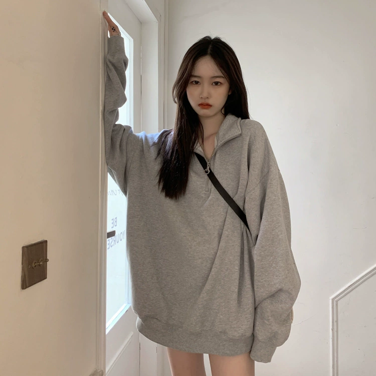 Colored long sweatshirt with zipper, high collar, mid-length