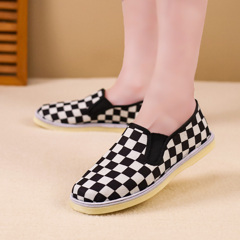 Zapatos de tela planos de corte bajo Fondo de corte bajo para mujer Fondo antiguo de múltiples capas Beijing zapatos planos de tela de algodón coser zapatos de goma para madre