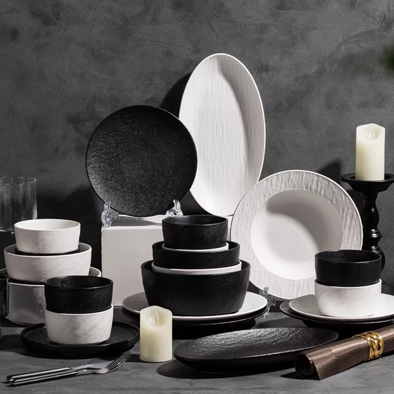 Jingdezhen High-Temperature Underglaze Black and White Ceramic Bowl Set for Home and Hotel Use, Ceramic Tableware, Dinner Plates, Bowls, and Dishes Set, Housewarming Gift