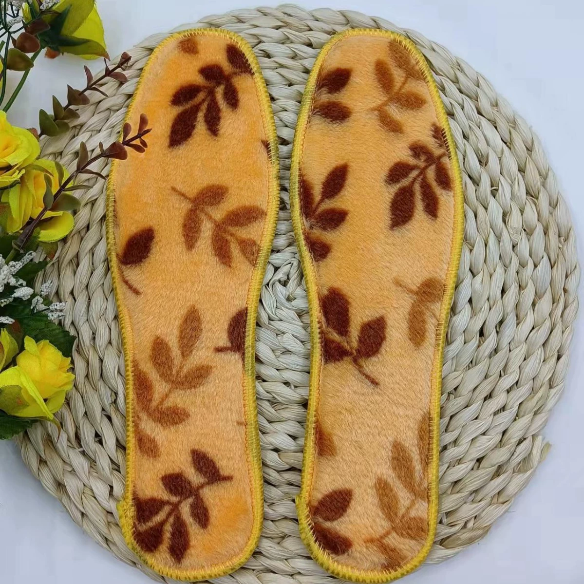 Зимние стельки Утолщенное теплое одеяло Плюшевые с принтом листьев, устойчивые к запаху дышащие впитывающие пот стельки для бега Jianghu на флисовой подкладке