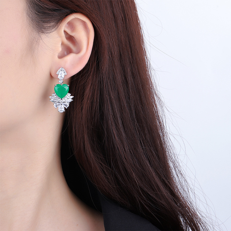 Zhuang Sheng joyas de cobre inferior chapado en oro de simulación de color tesoro en forma de corazón pendientes de luz de lujo temperamento pendientes femeninos 12*12