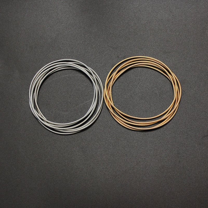Diámetro del alambre 1,7mm primavera pulsera de alambre de acero al carbono se puede apretar la cabeza del tornillo se puede abrir alambre de acero pulsera de Primavera al por mayor