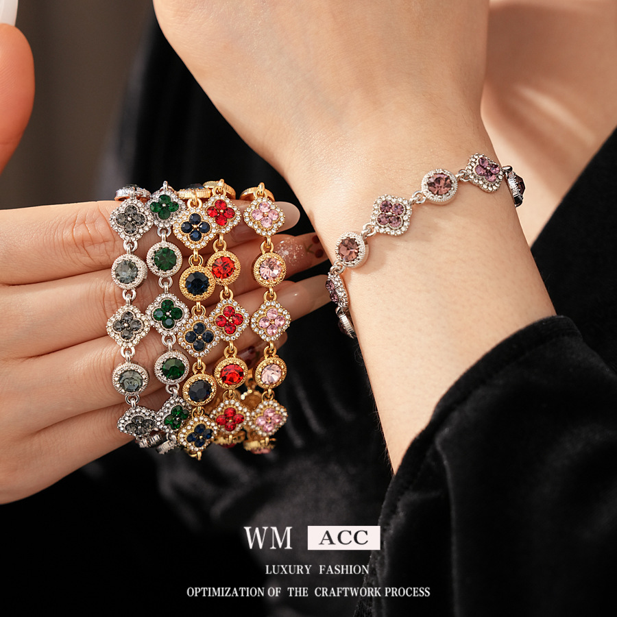 Brazalete de diamantes de cuatro hojas medieval de lujo ligero de alto nivel de sensación de diseño de pulsera sofisticada de nicho joyas de mujer