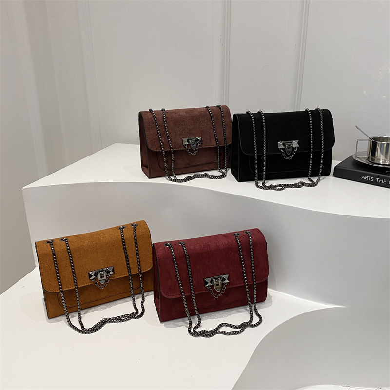 Moda simple coreana bolso pequeño para mujeres 2024 invierno nuevo mochila de hombro esmerilado personalidad popular bolso de brazo