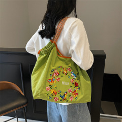 日系ボールチェーン同タイプ刺繍トート花草小黄鴨シングルショルダーバッグ小衆大容量ショルダーバッグ