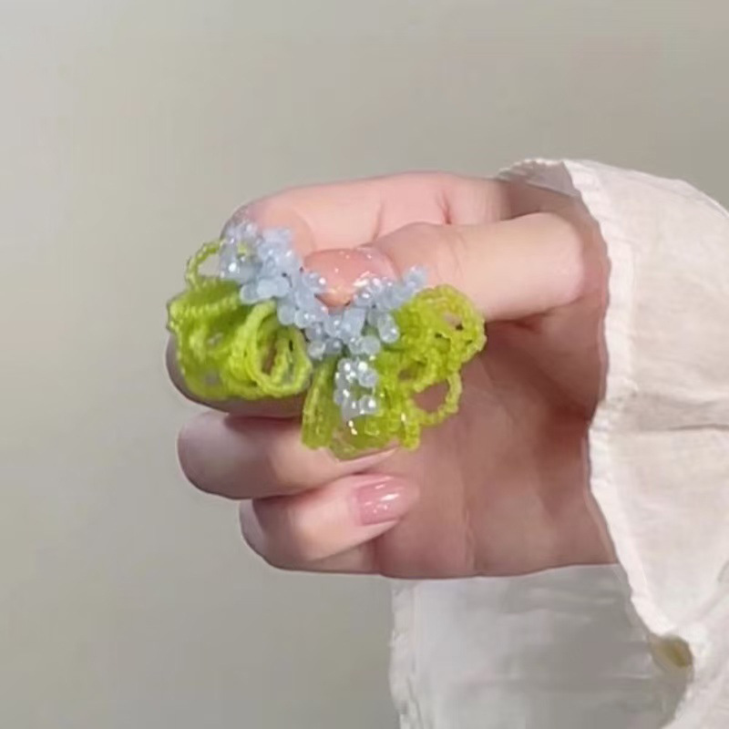 Pendientes de flores de color dopamina Pendientes dulces y frescos de primavera y verano Pendientes pequeños y elegantes de alta gama para mujer