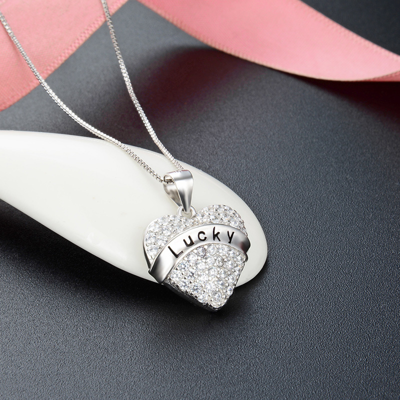 Accesorios transfronterizos europeos y estadounidenses 925 plata esterlina collar en forma de corazón nicho de diseño femenino letras colgante de piedra colgante cadena clavícula