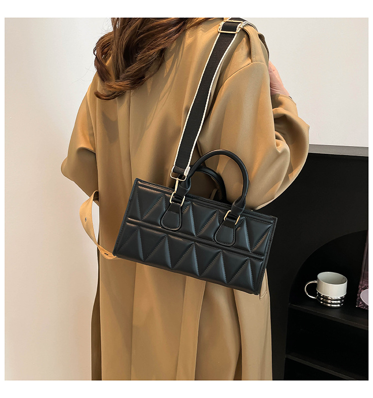 Women's Small PU Solid Color Elegant Streetwear Plaid Square Zipper Square Bag display picture 6
