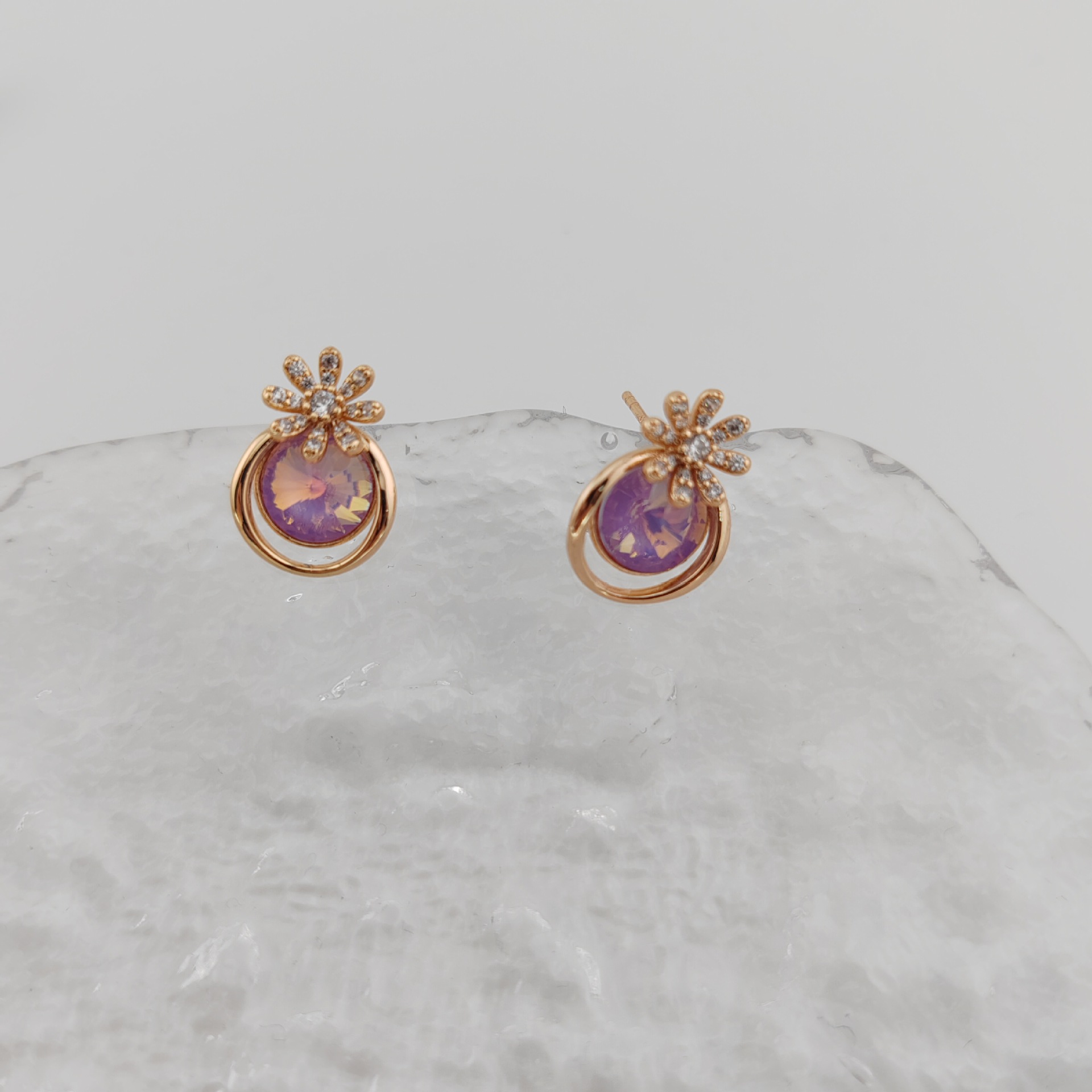 Xuping imitación de cristal serie de pernos de piña simple elegante temperamento auriculares de aleación de cobre ligero lujo pendientes transfronterizos al por mayor