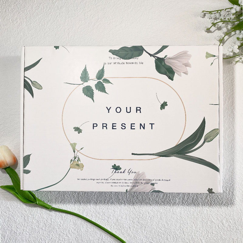 【搭衣服出售】礼品盒气泡袋牛皮纸，一经出售概不退换，节日礼物