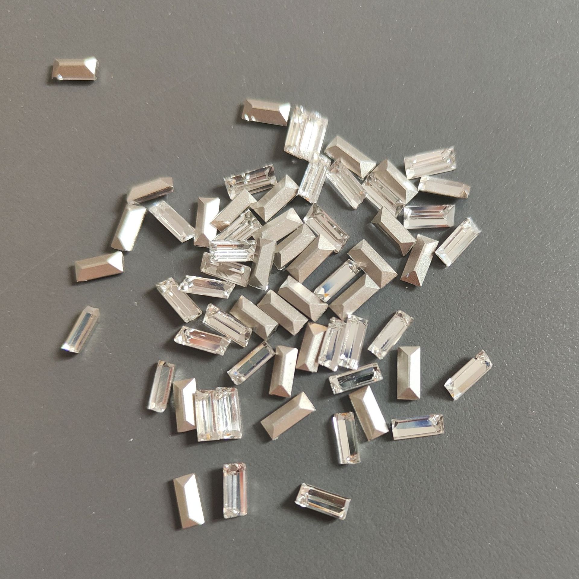 Pointed bottom white 3*7 strips