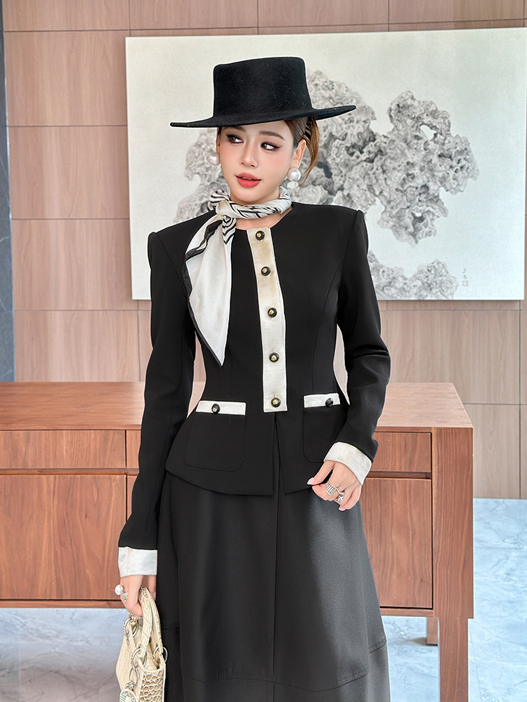 Áo blazer nữ phối màu đen trắng thiết kế sành điệu công sở — màu đen