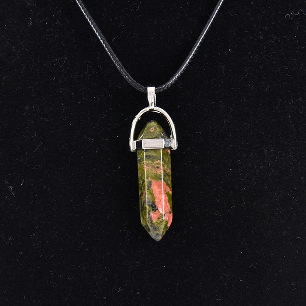 Green natural stone (send leather rope)