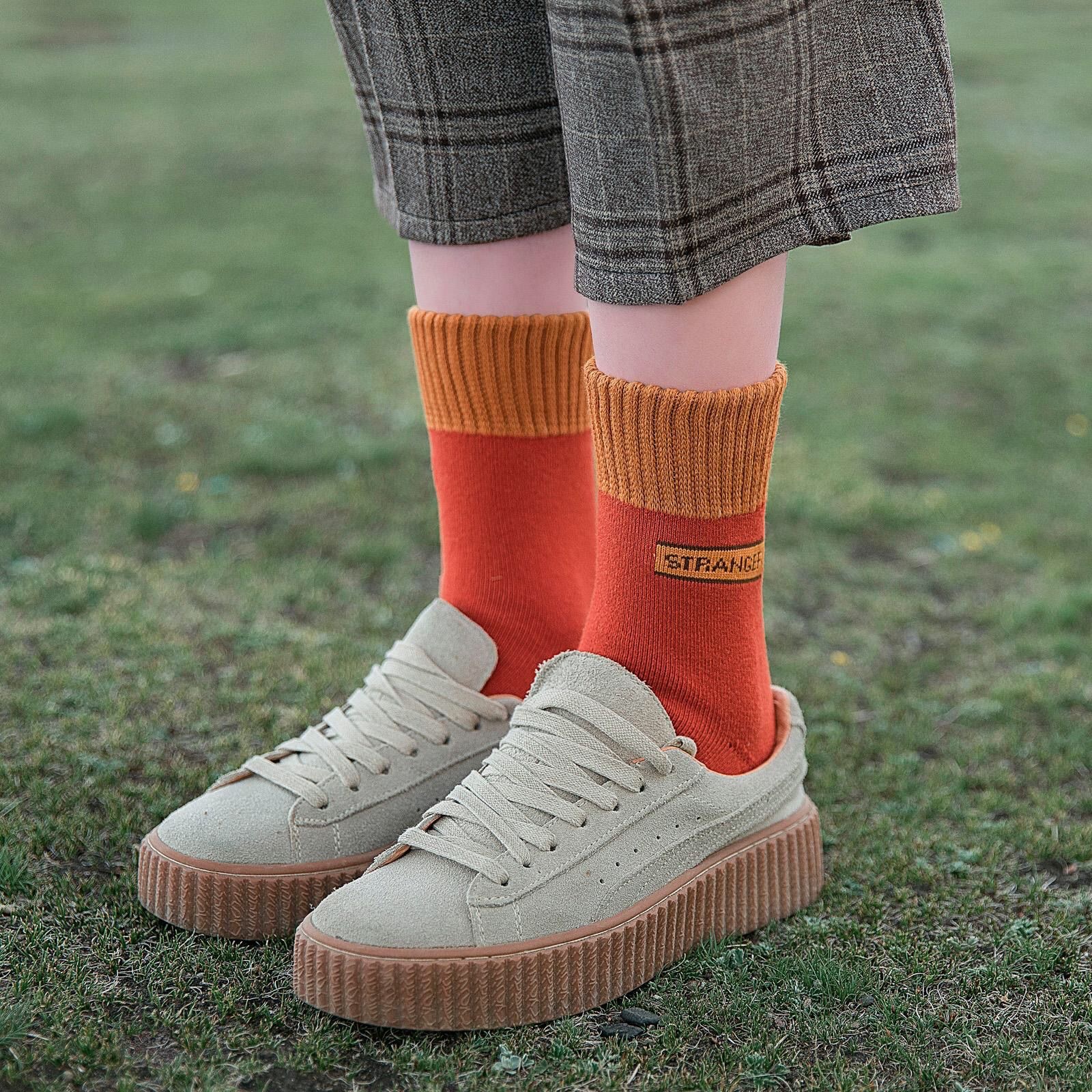 Letra Terry calcetines de mujer calcetines de piso forrados de lana engrosados de invierno media pantorrilla calcetines de nieve calientes japoneses calcetines de toalla calcetines de sueño