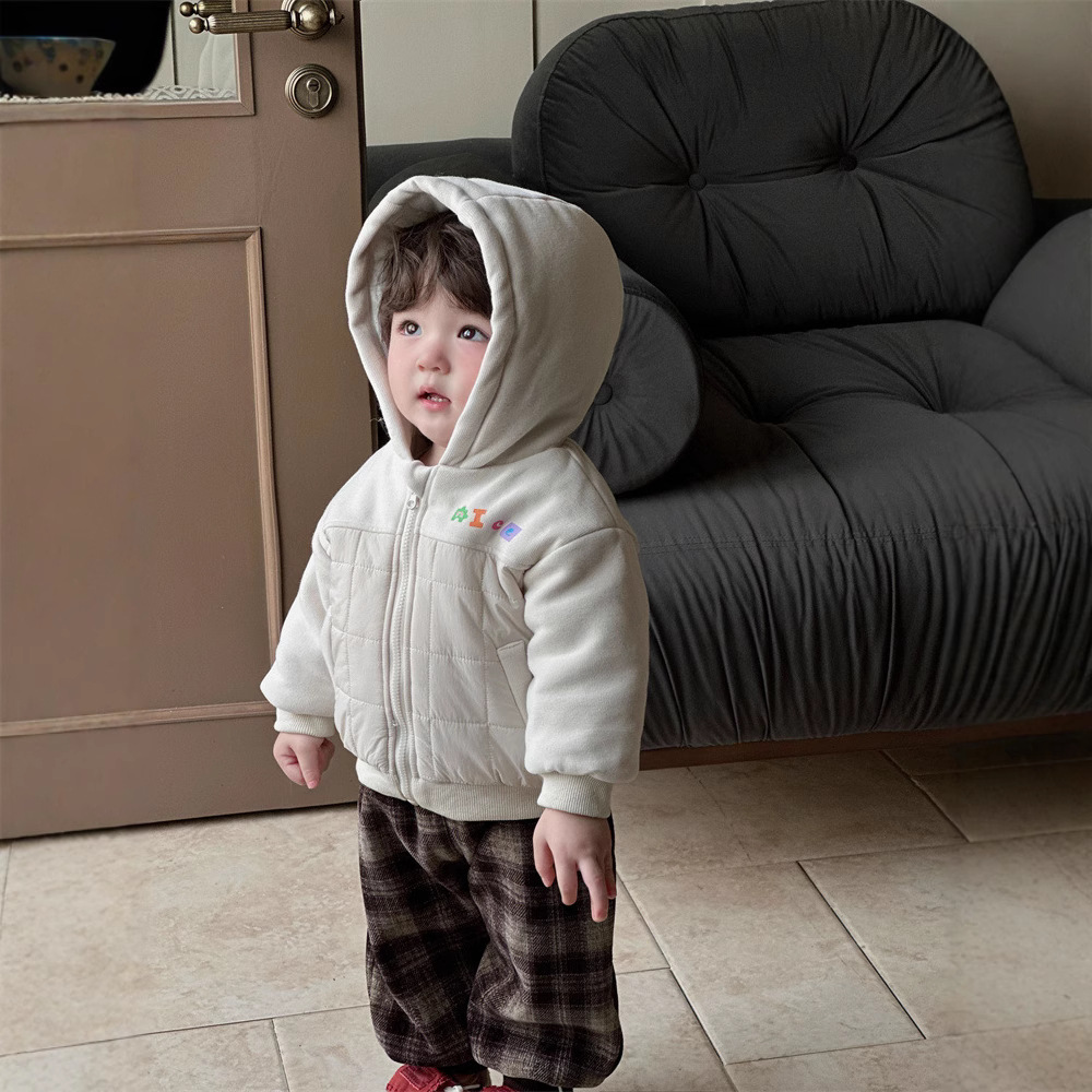 Versión coreana del nuevo bebé de invierno, estilo occidental, letras de colores de dibujos animados, gruesas, cálidas y cómodas, abrigo de bebé suave, abrigo de algodón