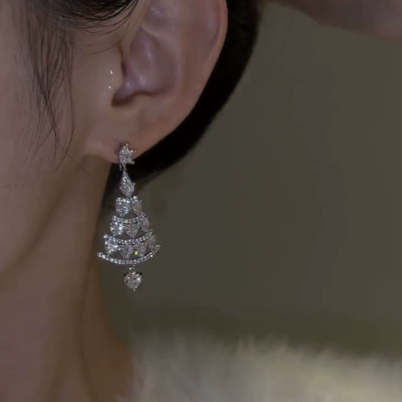 Серьги из циркона в форме сердца, серебро 925, швенза-игла, лёгкая роскошь, со снежинками