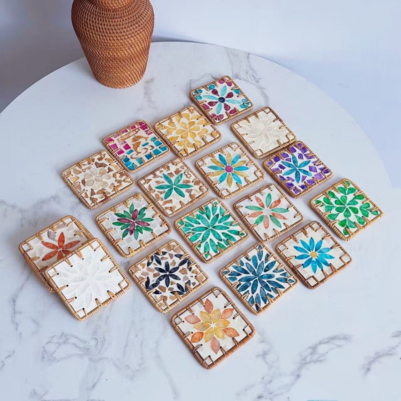 임의의 패턴으로 정사각형 10cm 코스터 단일 조각으로 정교하게 짜여진 등나무 다채로운 껍질