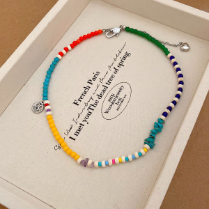 35 collar colgante con cara sonriente de grava de cristal de vidrio de colores
