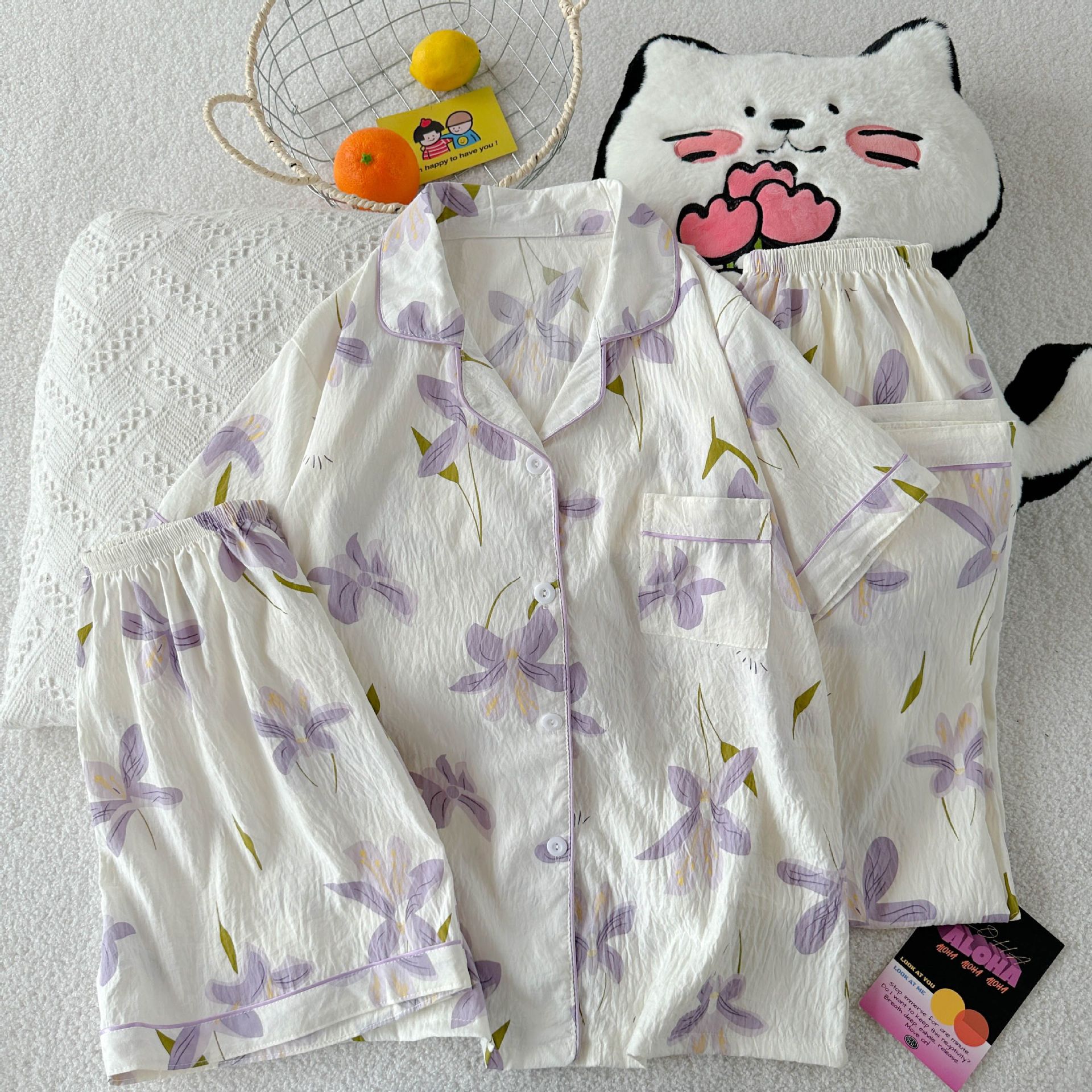 Al por mayor transfronterizo nuevo pijama de mujer tres piezas cardigan con solapa mangas cortas pantalones cortos KT gato dibujos animados cubierta de ropa doméstica
